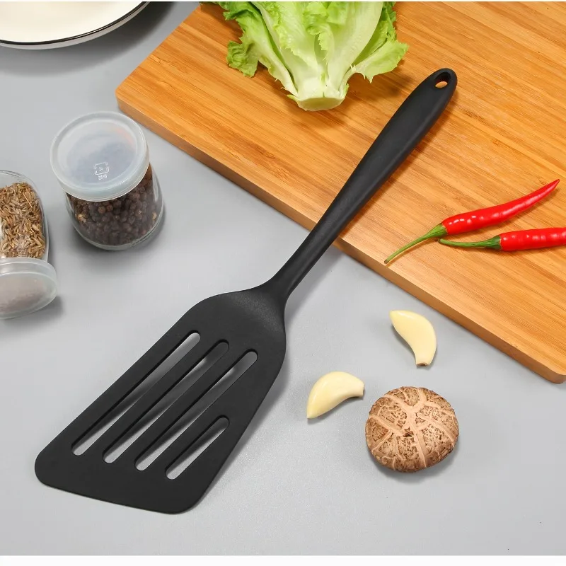 1pc Black Kitchen Tool A Silicone Spatula for Frying A Steak Spatula A Slotted Spatula A Fully Covered Silicone Pancake Spatula