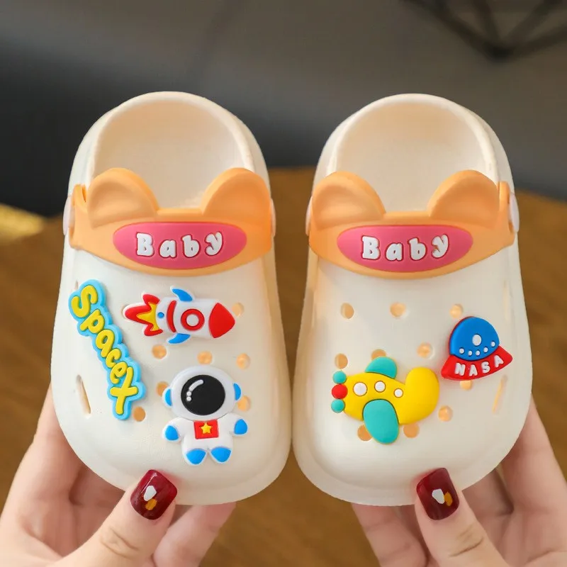 Pantoufles de maison de dessin animé pour enfants, sandales non ald à semelle souple, chaussures de bébé unisexes, tête ronde en PVC, nouveau design