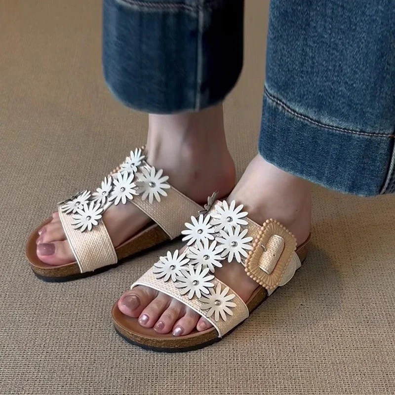 Unique Square Buckle Design Flat Slippers Women Fashion Rivet Flower Decoration Slide Sandals Summer Sexy Open Toe Beach Sandals