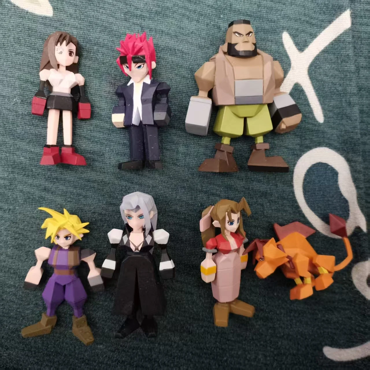 Remake FF7 polígono Mini figura nube Aerith Barret Tifa Red Sephiroth figura de acción PVC modelo regalo juguete coleccionables Japón sin caja
