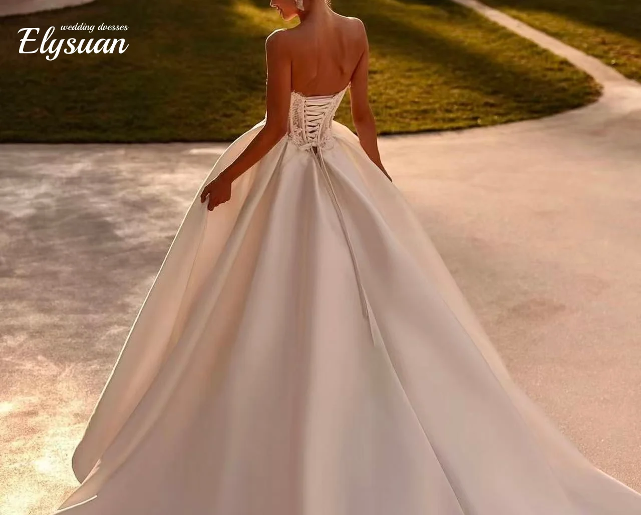 Customized  Vintage Wedding Dresses for Women Sleeveless A-line Appliques Lace up Strapless Vestidos Novias Boda