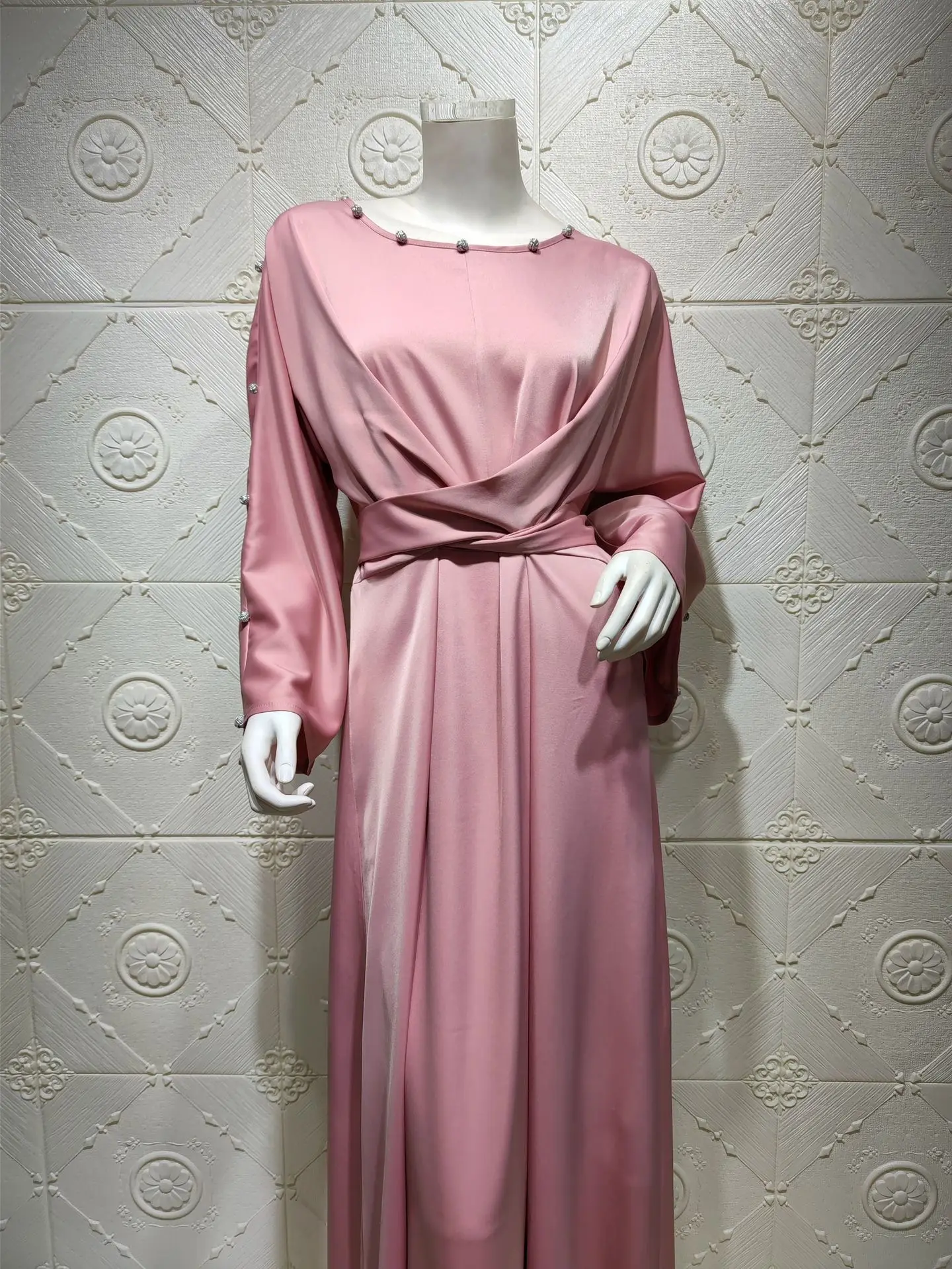 Sukienka maxi z satyny w stylu arabskim z Dubaju, na Bliski Wschód, z falbankami na rękawach, elegancka, jednolita, z koralikami, długa, dla muzułmanek.