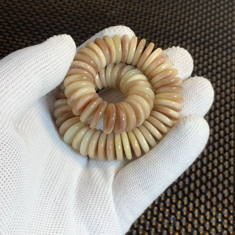 Camel bone bead bracelets can be wrapped around the fingers for stress relief, are oil-smooth and high-density