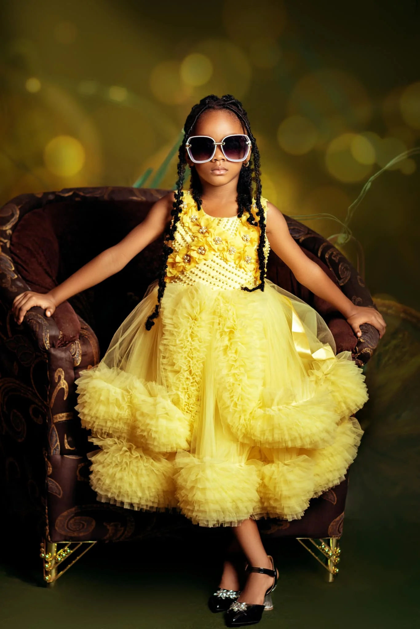 فستان حفلة عيد ميلاد للفتيات باللون الأصفر مطرز بالخرز على شكل زهرة للفتيات لحفلات الزفاف بطول الشاي فساتين التقاط الصور للفتيات الصغيرات