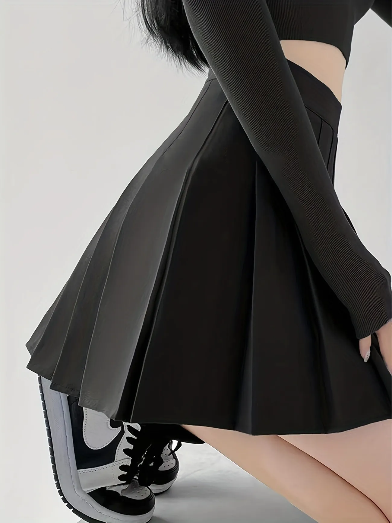 Schwarzer Y2K High-Waist Plissee-Minirock für Damen, A-Linie JK-Stil, Reißverschlussrock mit integrierten Sicherheitsshorts, Sommermode – Detail 2