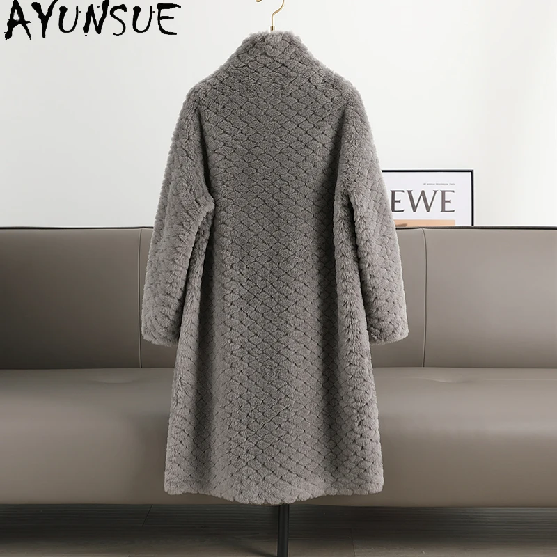 เสื้อโค้ทขนสัตว์แท้ 100% ยี่ห้อ AYUNSUE สำหรับผู้หญิง ความยาวปานกลาง แฟชั่นแจ็คเก็ต เสื้อผ้าผู้หญิง ใหม่ล่าสุดในชุดคลุมทับสำหรับฤดูหนาว 2025 เสื้อโค้ทขนสัตว์