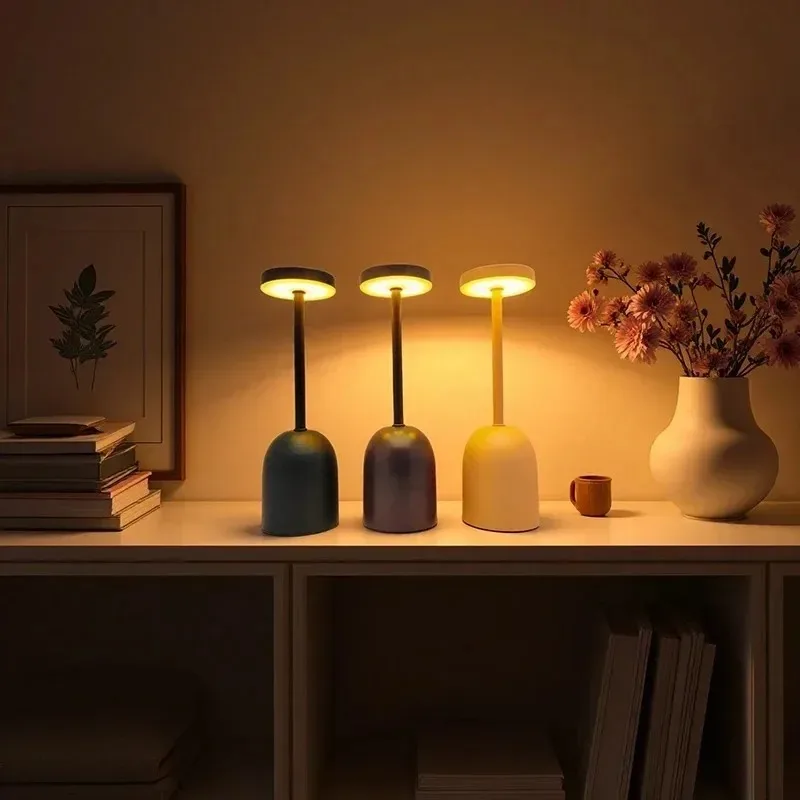 โคมไฟตั้งโต๊ะพร้อมฟังก์ชั่นหรี่แสงสี โคมไฟตั้งโต๊ะพร้อมที่วางแก้วไวน์และกาแฟสำหรับตกแต่งโต๊ะ เหมาะสำหรับห้องนั่งเล่น ร้านอาหาร