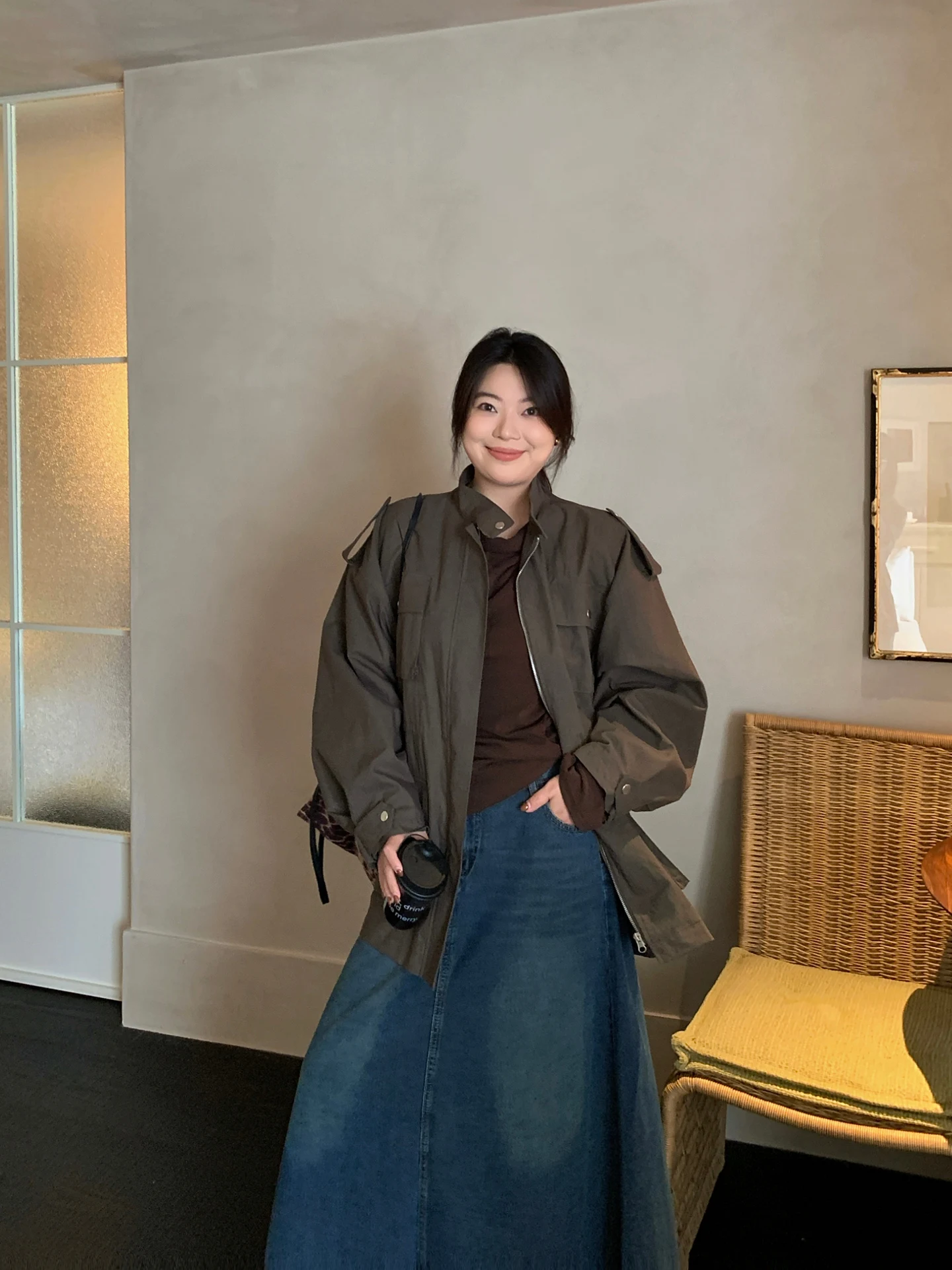 

Женская рабочая куртка Lin Da Hui больших размеров, цвет кофе, ретро-стиль, с воротником-стойкой, свободный крой, стройнящий эффект, для осеннего сезона