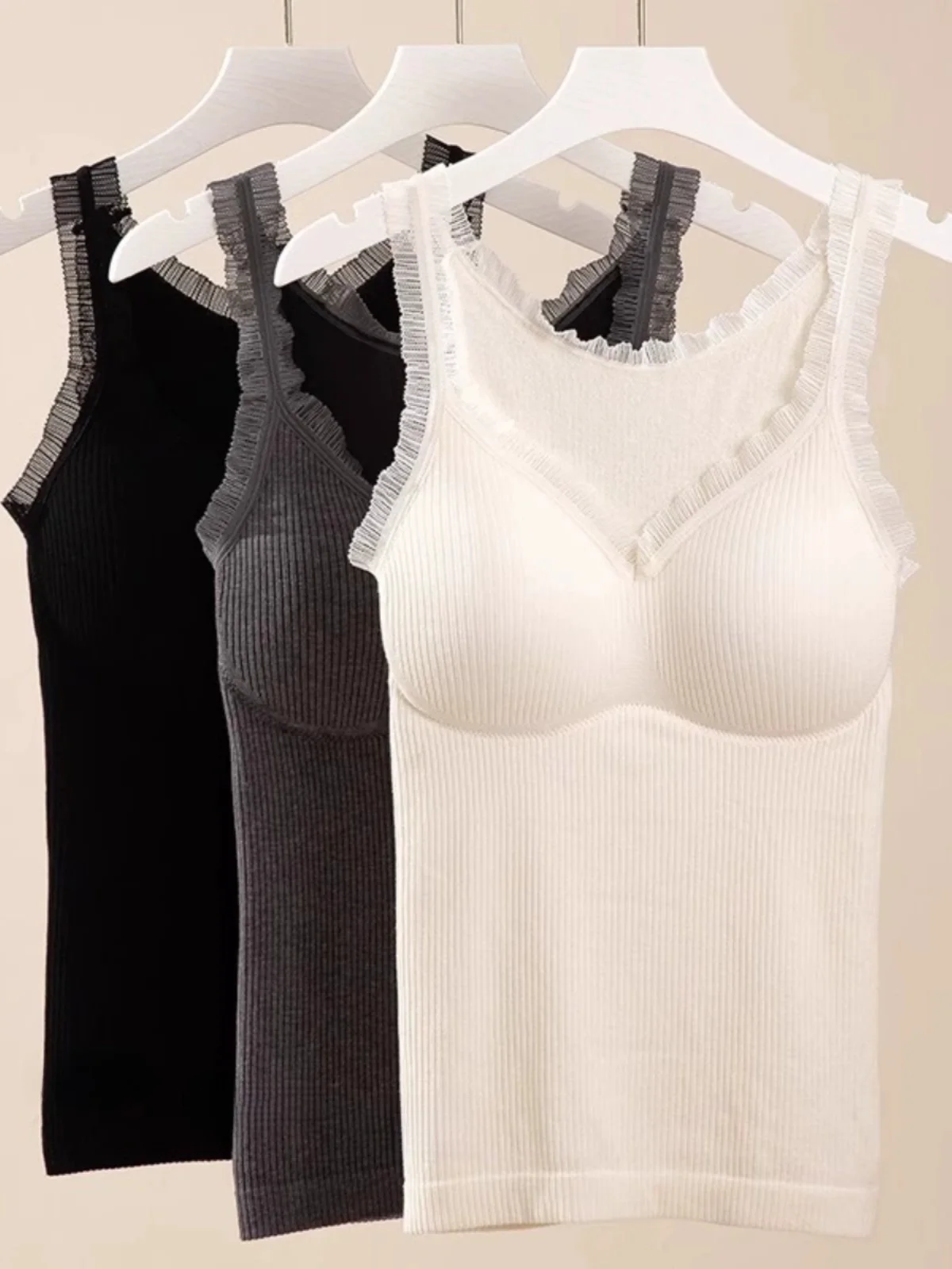 

Новинка! Женский утепленный кружевной жилет с интегрированным дизайном для осени и зимы. Термобелье с V-образным вырезом и подкладкой, цельный топ.