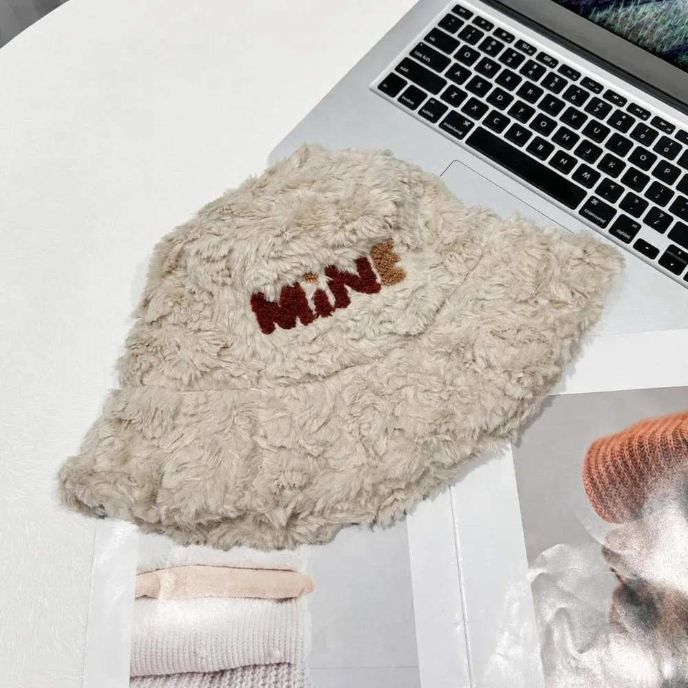 Cozy Polyester Women Bucket Hat Fleece Lining One Size Fuzzy Winter Hat Embroidered Design Warm Fisherman Basin Cap Girls