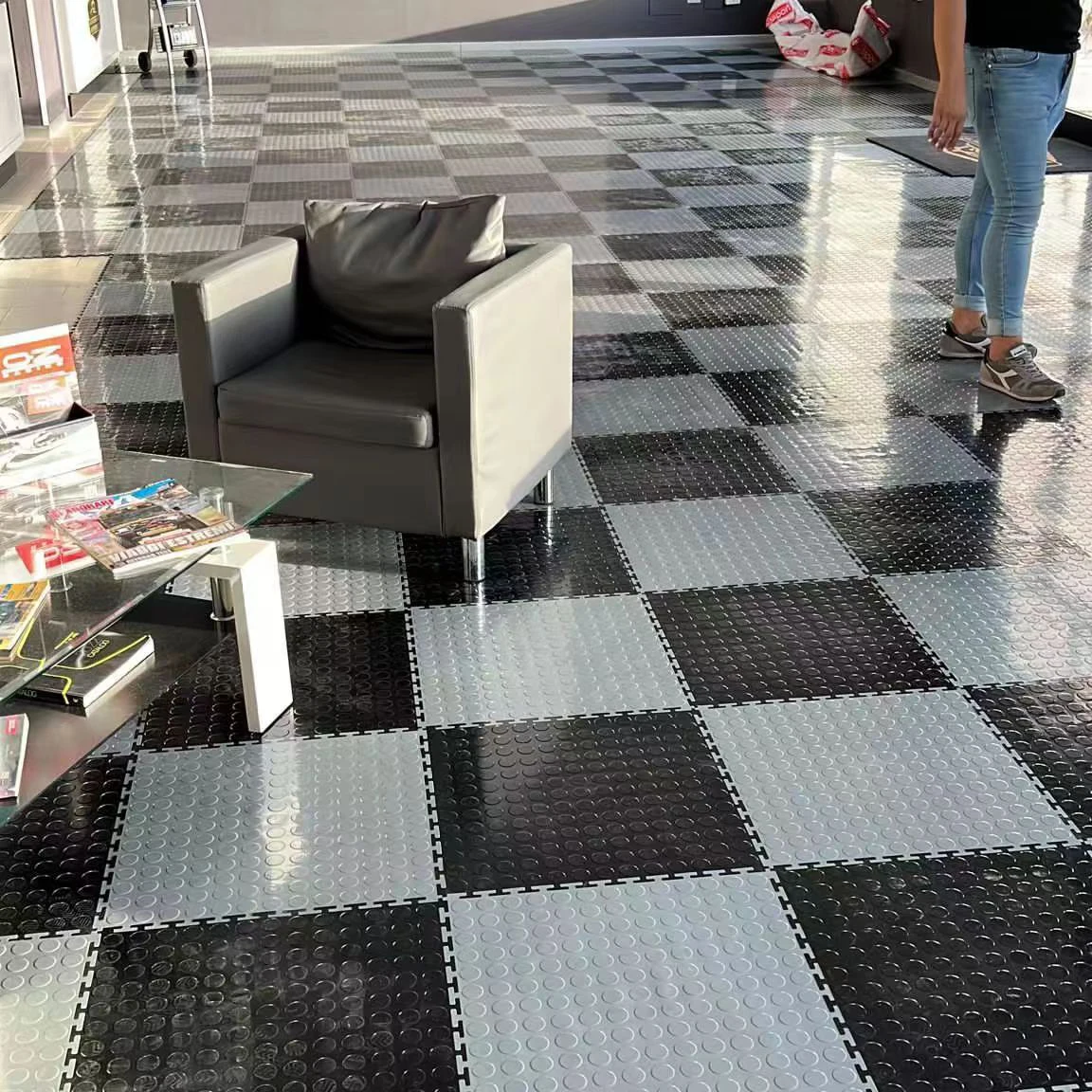 Hot Selling Interlocking Vinyl PVC Garage Floor Tiles Vented Modular Design for Auto Work Shop Waterproof with Excellent Service 2