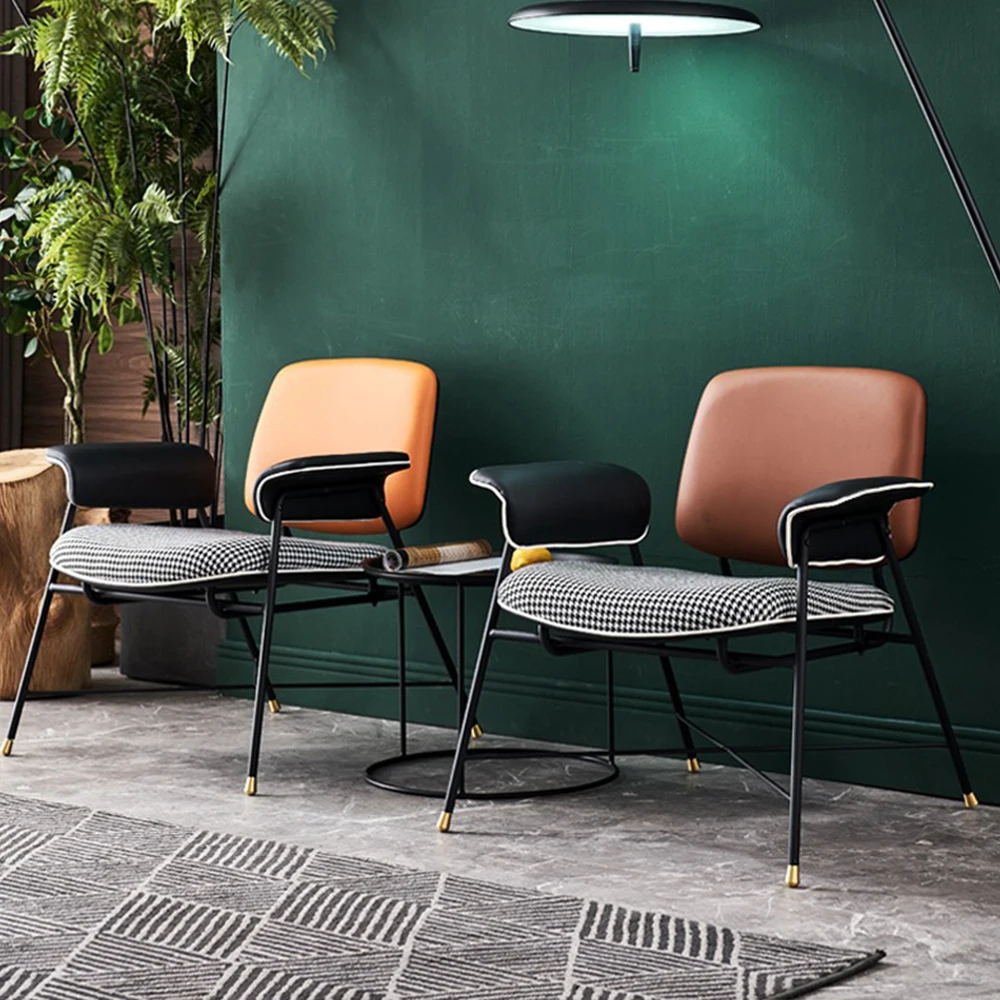 كرسي بذراعين منجد لغرفة المعيشة بتصميم معاصر بإطار أسود على الطراز الشمالي