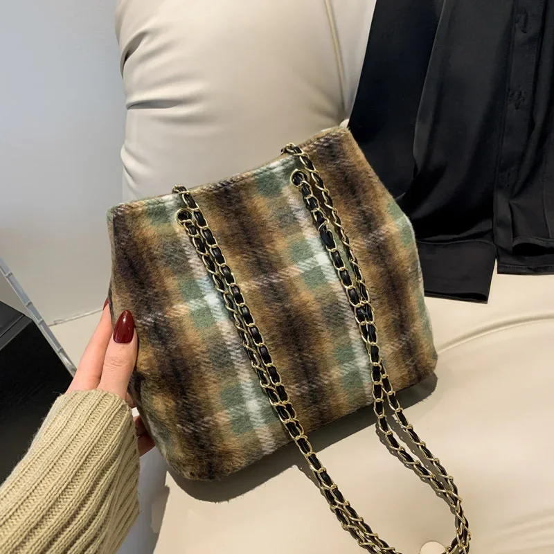 Retro woolen plaid large-capacity chain shoulder bag women's underarm bag Korean version bucket bag