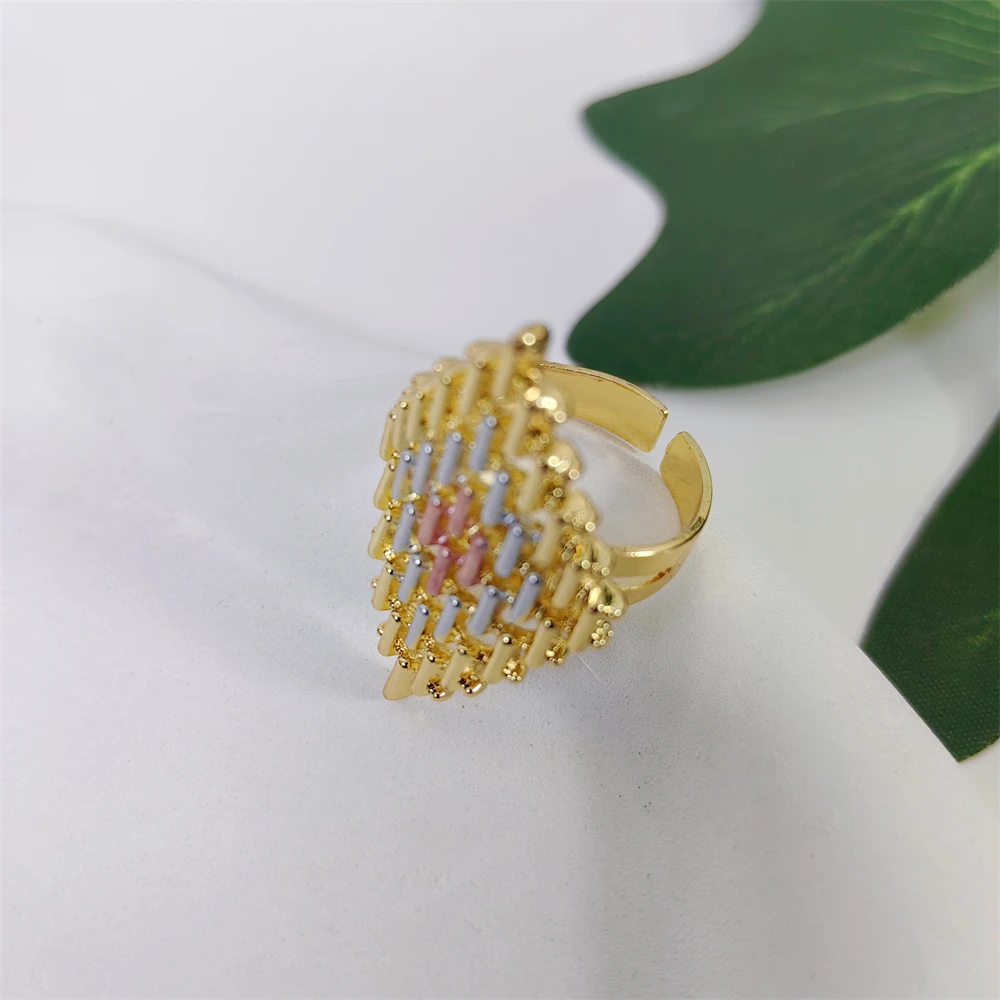 مجموعة مجوهرات فاخرة أصلية غير منتظمة مطلية بالذهب للنساء قلادة ذهبية وحلق وسوار وخاتم دبي وهدايا حفلات الزفاف