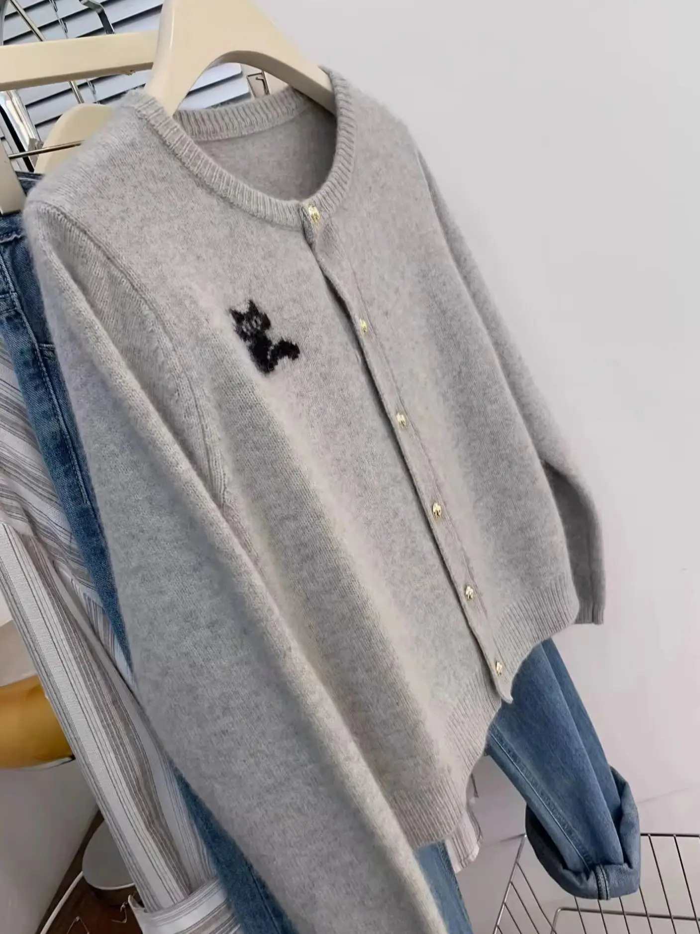 Gray knitted cardigan for women early spring and summer knitted sweater cashmere sweater jacket outer layer new hot style