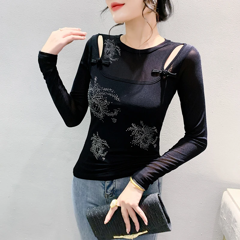 2024 New European Clothes Fall T-Shirt Chic Sexy O-Neck Hollow Disc Buckle Shiny Diamonds Women Tops Long Sleeve Drill Tees 4903