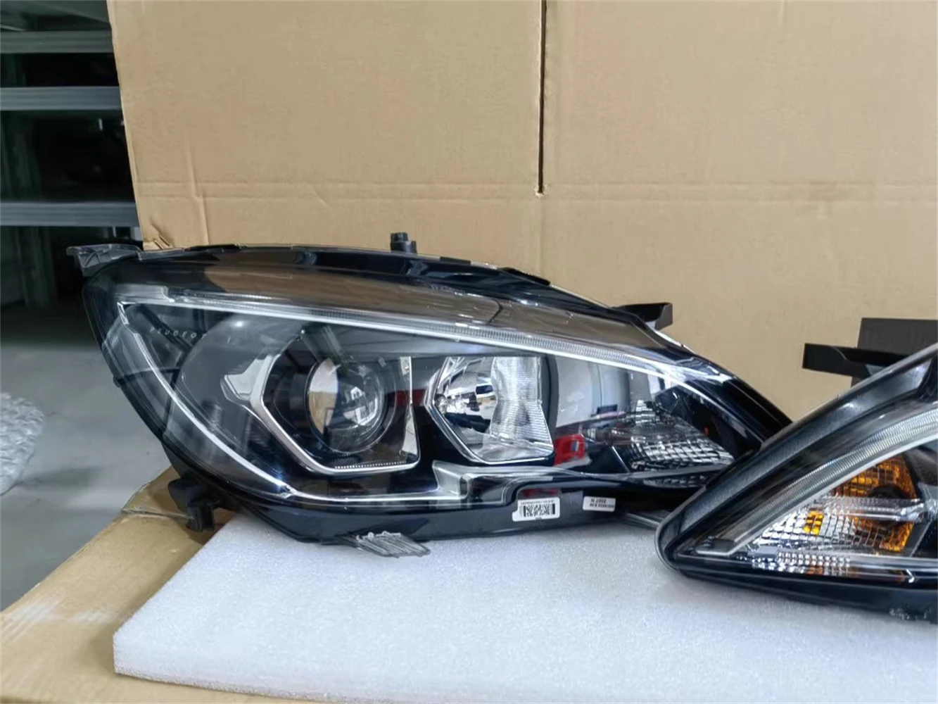 Car Headlight assembly For 14-21 Peugeot 408 modified 2019 DRL daytime running light turn signal head lamp 2pcs