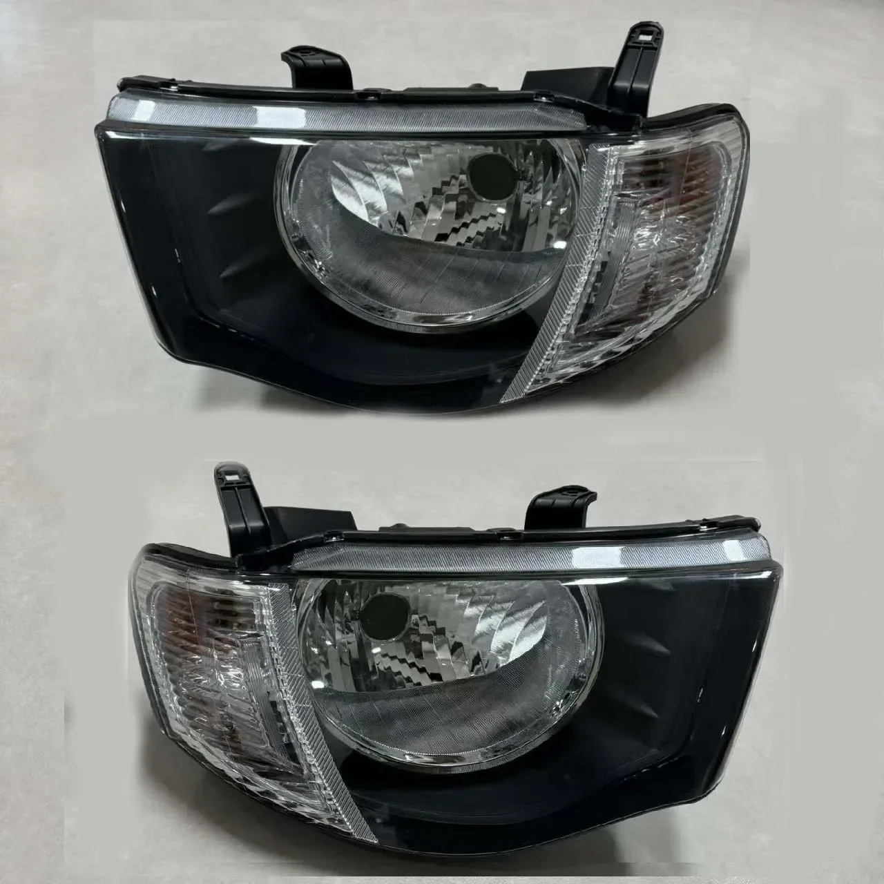 

Фара головного света для Mitsubishi L200 Triton 2009+