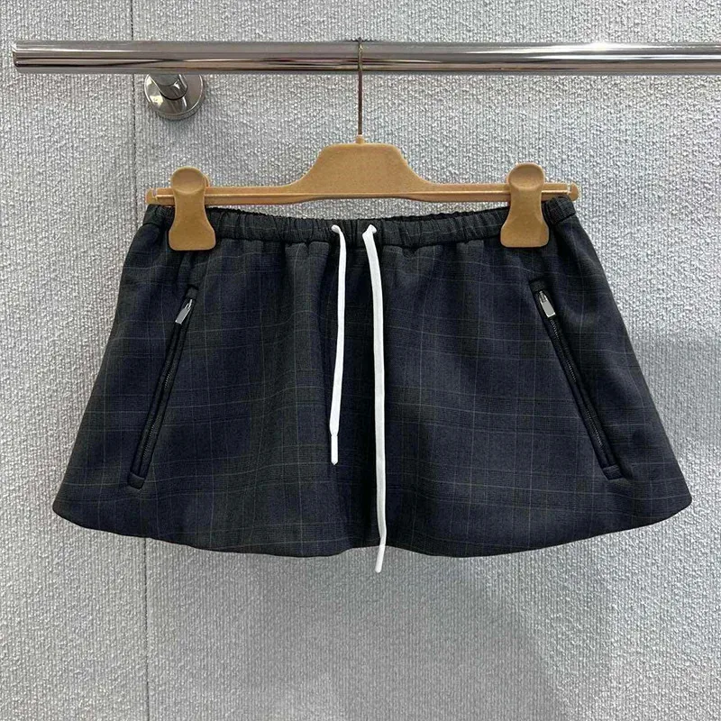 

High-quality women's mini luxury classic skirt with drawstring zipper pockets and black check pattern design 25821132