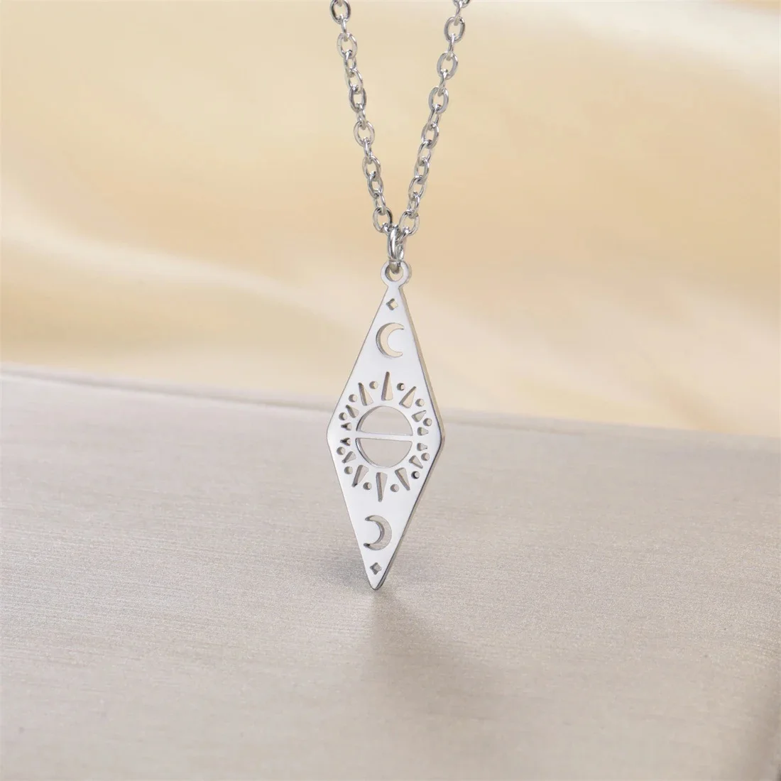 New style fashionable stainless steel hollow diamond-shaped sun and moon pendant necklace for collarbone, simple and versatile p