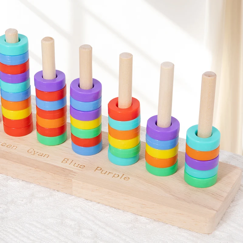 Brinquedo de anéis de empilhamento coloridos - sob medida por cor enquanto empilhar anéis. As crianças aprendem cores e praticar habilidades motoras finas - super divertidas!