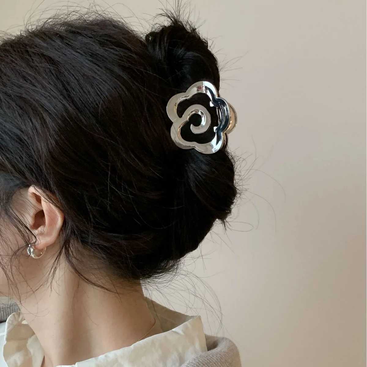 Rose Hair Clip, Unique and Stylish Metal Hair Claw for Women, Easy to Use Female Hairpin