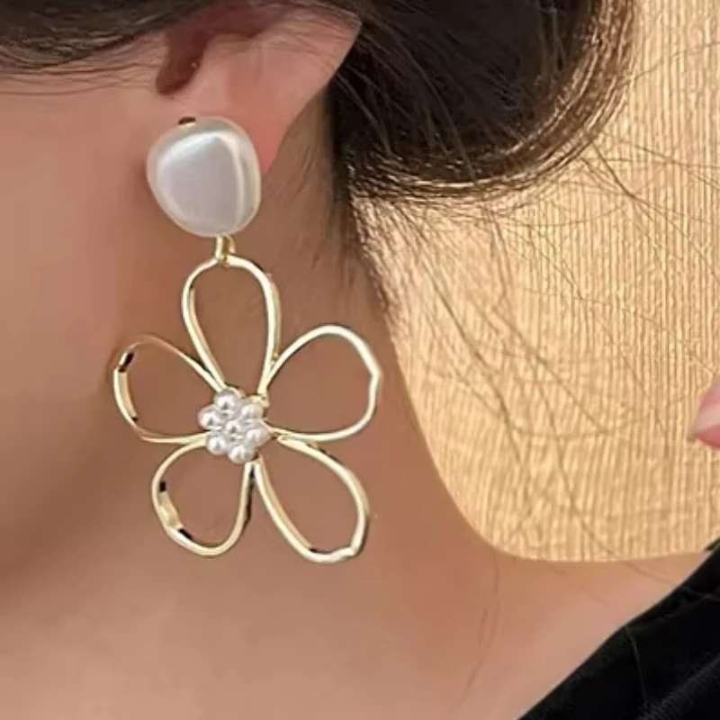 Simple Pearl Flower Earrings Ins Fashion Senior Metal Sense Cool Ethos For Women Earring Accessories Wholesale 176