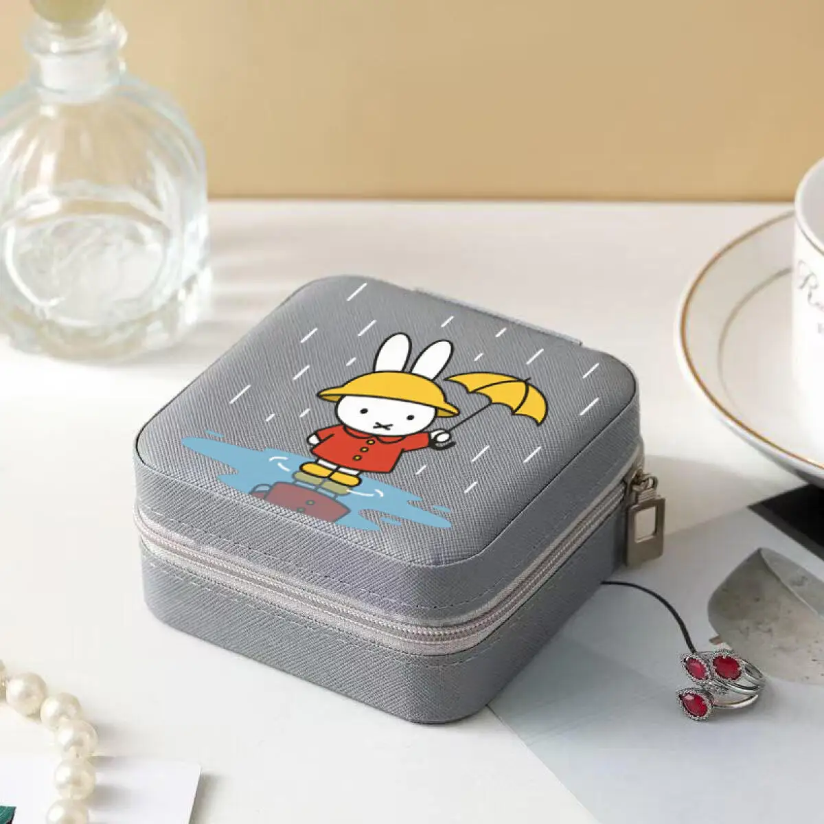 Miffy Portagioie Portatile e compatto Orecchini Collana Piccola scatola portaoggetti quadrata con cerniera Regalo per la fidanzata