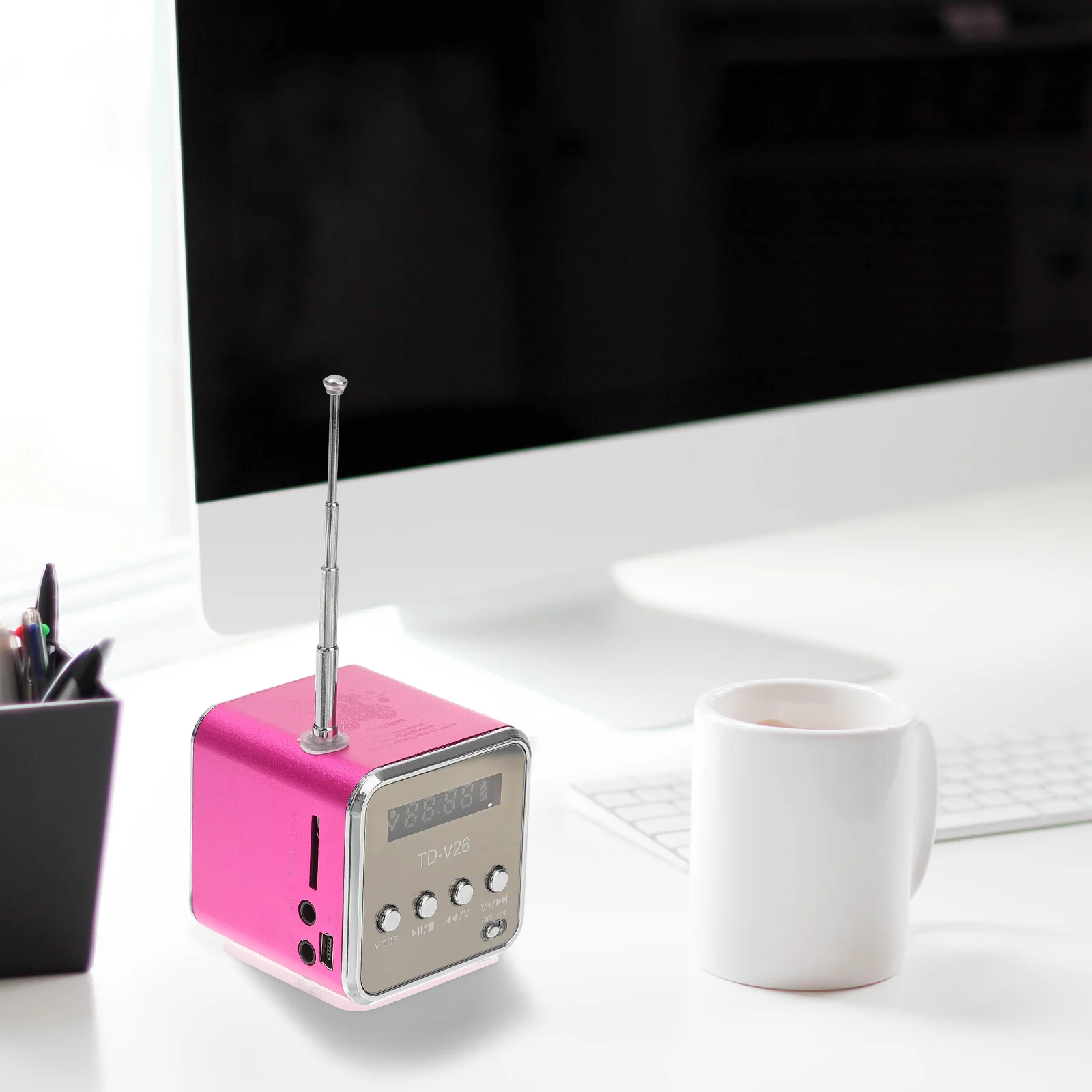 Mini Digital Portable Speaker Mp3 Radio Micro Usb 3.5Mm Audio Input Led Display Multi-Color Light Rechargeable