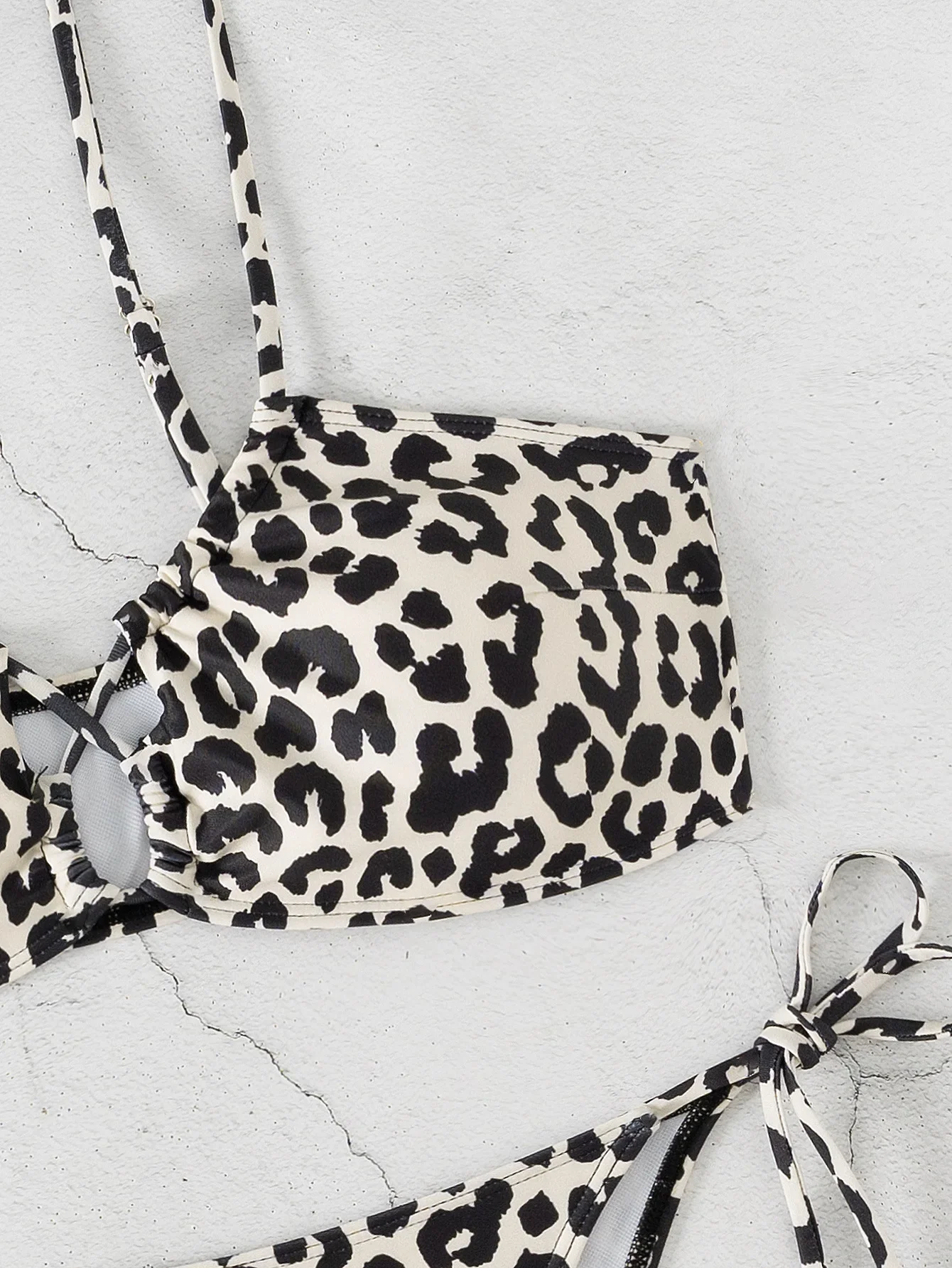 Леопардовое бикини для женщин, купальник из 2 предметов, сексуальные стринги с низкой талией, пляжный отдых, купальный костюм, купальник с открытой спиной, новинка 2023 года