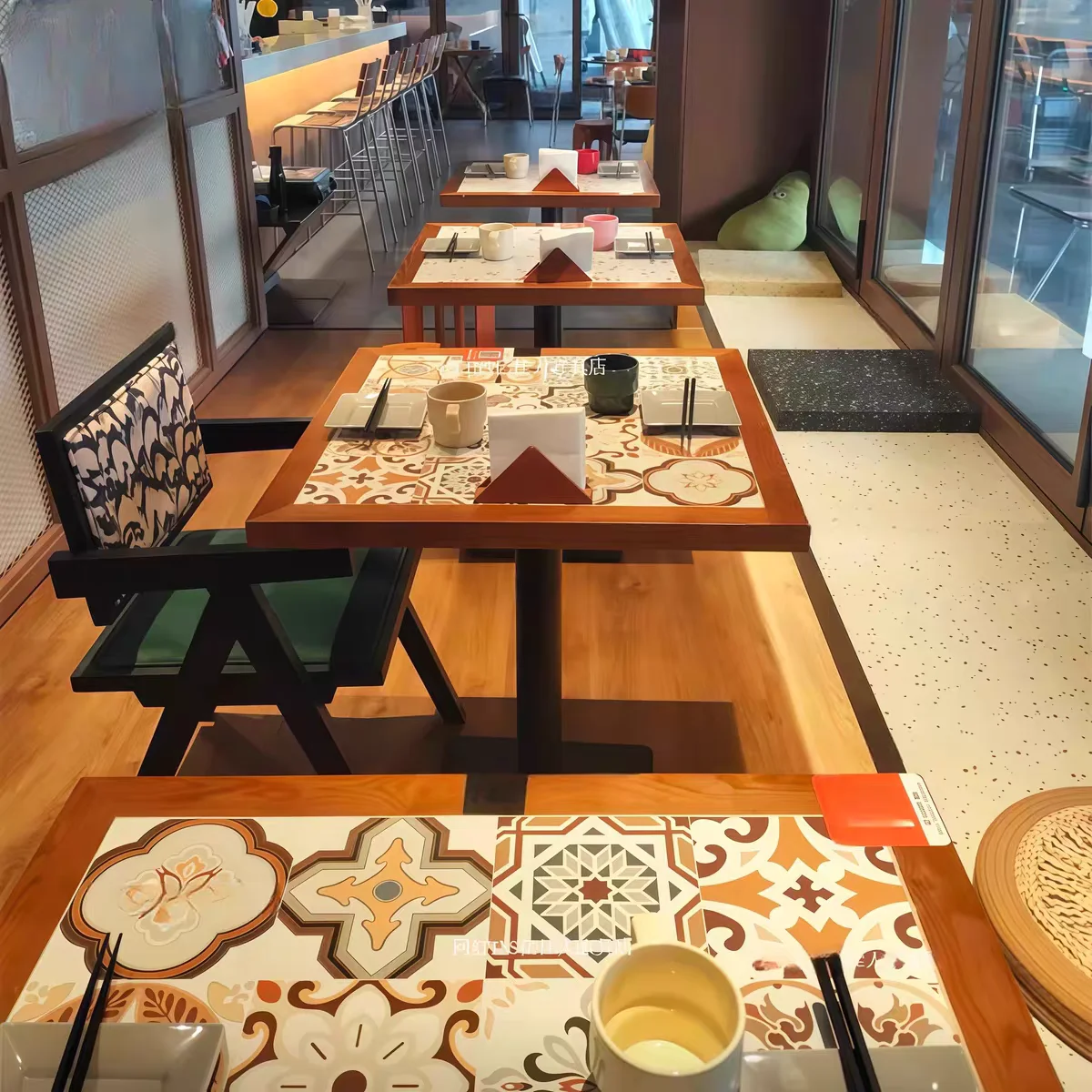 

Cafe Table And Chair Solid Wood Combination American Retro Catering Hot Pot Sugar Water Dessert Shop Western Restaurant Square