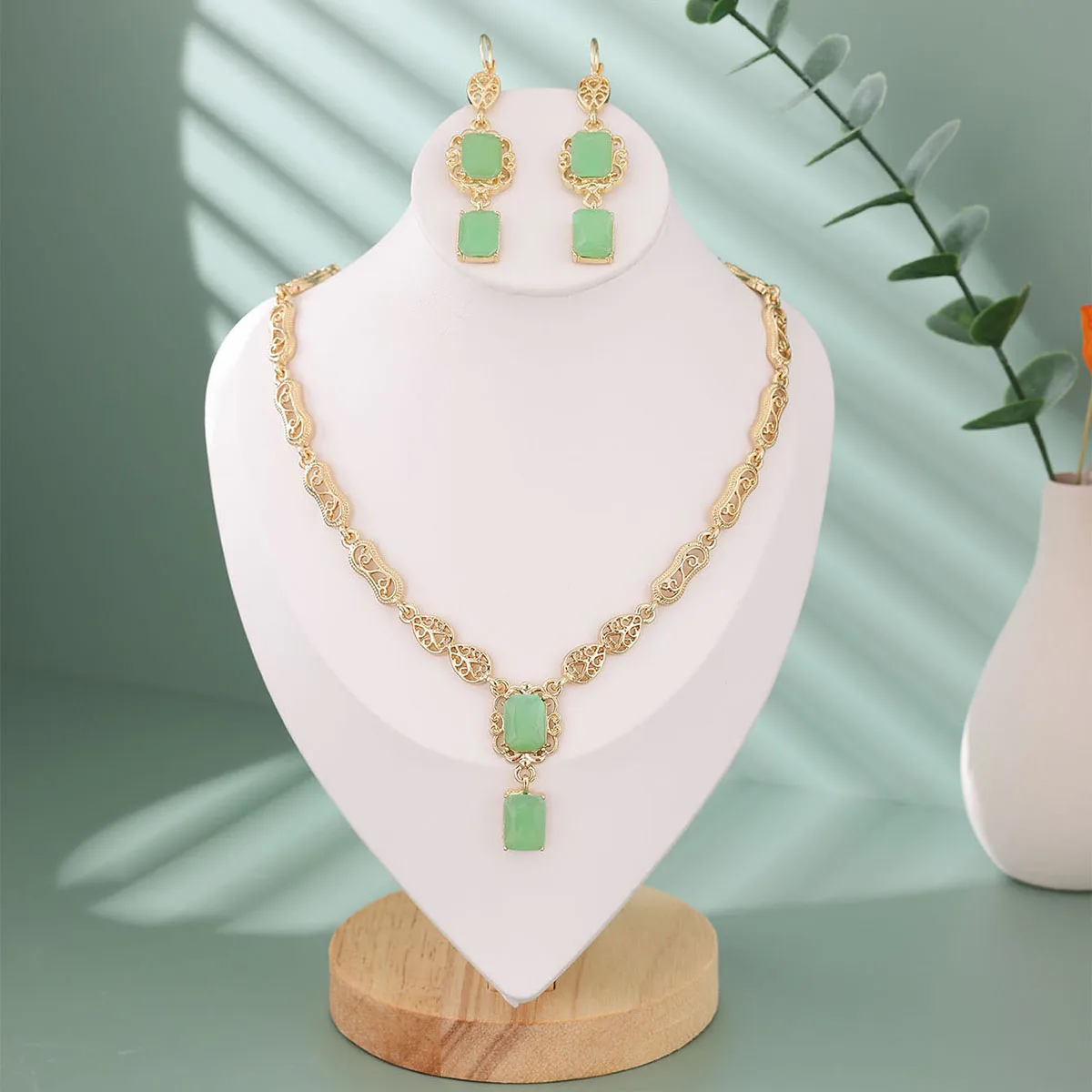 Marokkanischer Stil Halsketten- und Ohrring-Set Luxuriöser Glänzender Rot-Grüner Kristall Quadratischer Anhänger Halskette Statement-Schmuck – Detail 4