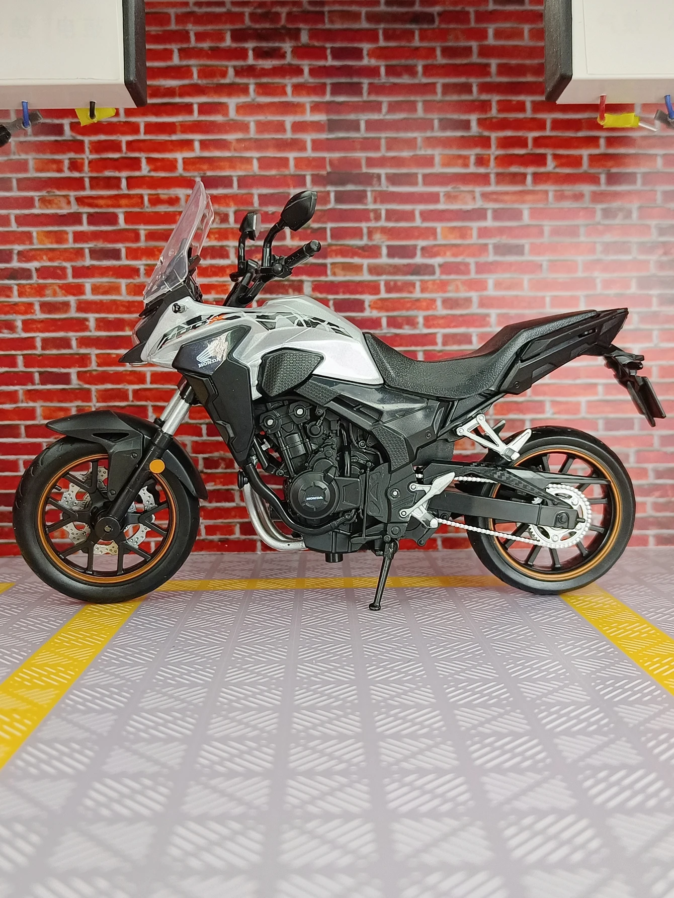 Modelo de motocicleta de carreras de aleación CB400X, modelo de vehículos de motocicleta deportivos callejeros fundidos, alta simulación, regalos para niños, 1:12