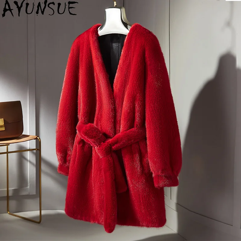 معطف فرو المنك الطبيعي من AYUNSUE ملابس نسائية جديدة حمراء متوسطة الطول معاطف شتوية للمرأة ملابس نسائية فاخرة Pelzmantel Damen