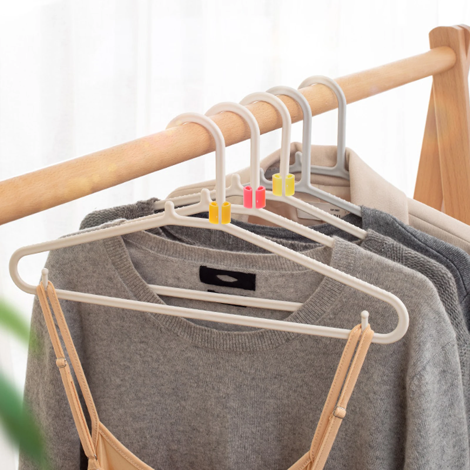 

300Pcs Plastic Size Markers Reusable Clothes Hanger Tag for Quick Size Identification Shop Boutique Retail Storage Solution Tool