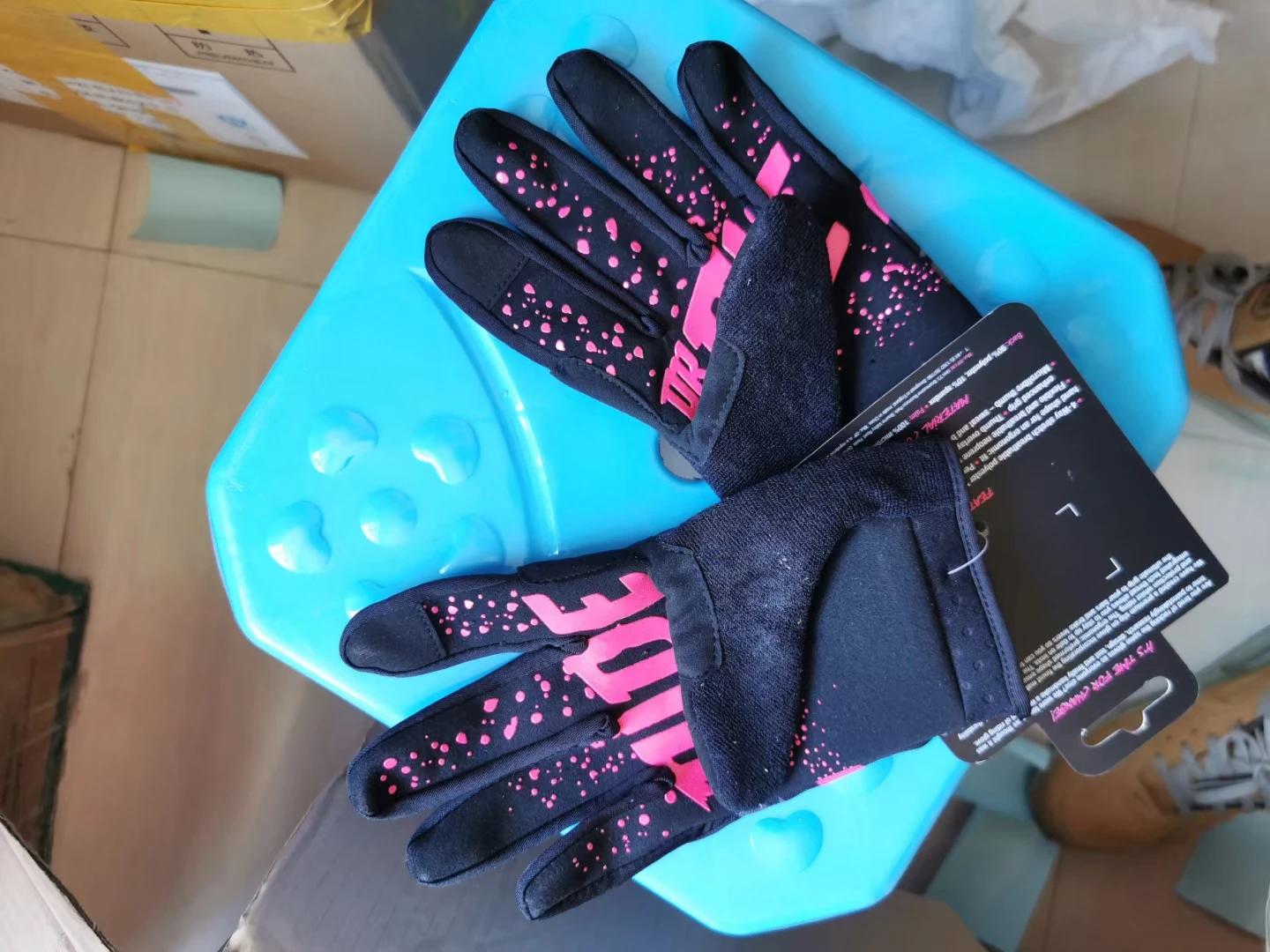 Muc off new touch screen universal mountain bike riding gloves with full finger anti slip, wear-resistant, warm and sporty desig