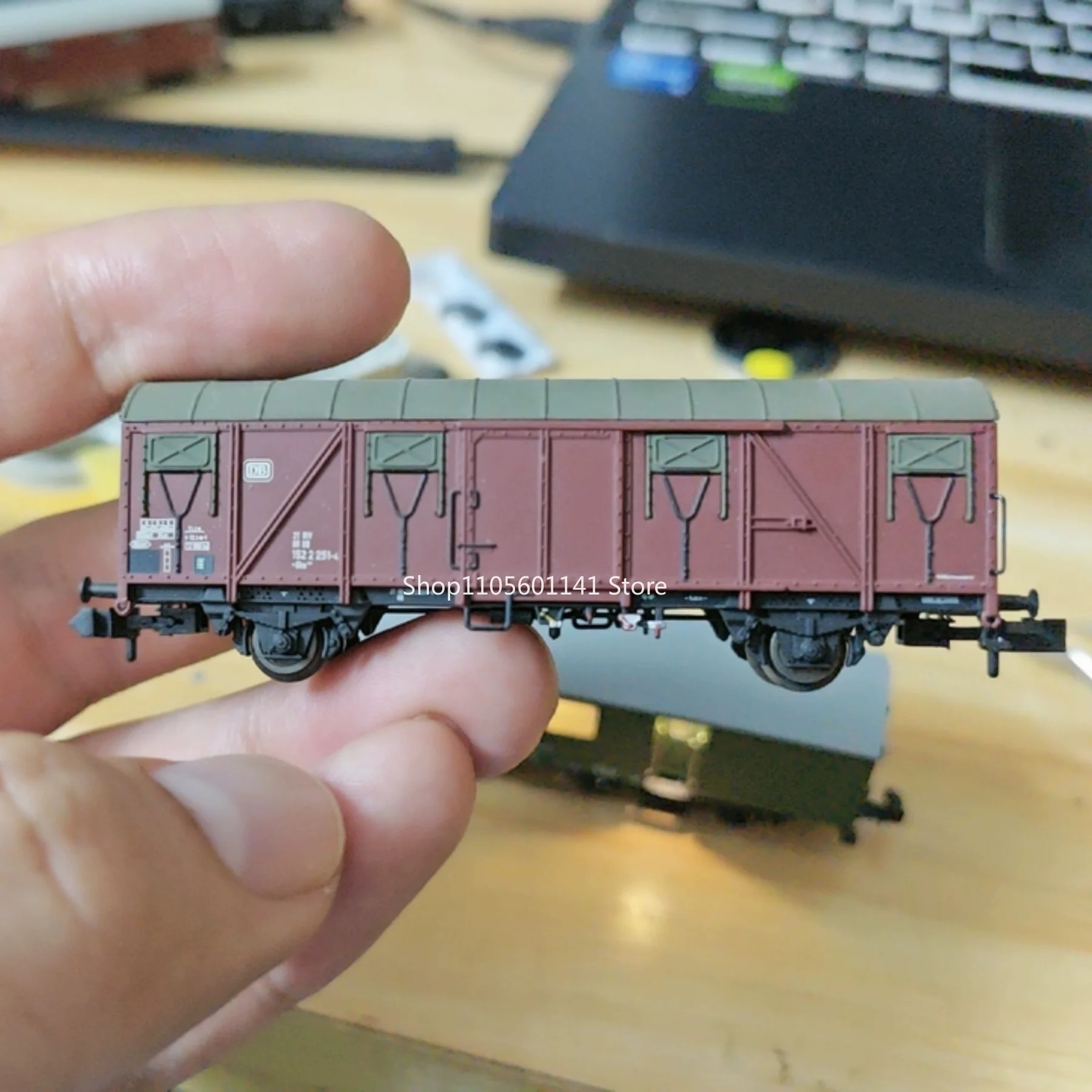 N Scale Million City Train Model 1/160 Freight Car Two-axle Freight Car Brown Boxcar Square Hook Metal Wheels Without Box
