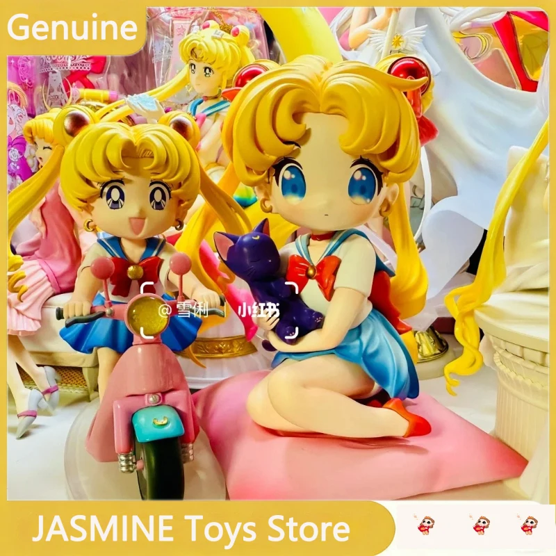 13cm Niedliche Chibi Sailor Moon Usagi Tsukino Figur Sitzend mit Luna-Katze Anime Sammlerstück Auto Desktop-Deko Geschenk für Mädchen