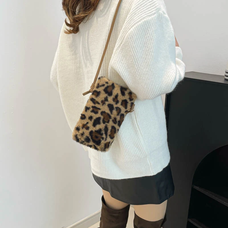 Mode Frauen Kuh Druck Mini Schulter Taschen Weibliche Winter Plüsch Unterarm Taschen Leopard Zebra Muster Flauschigen Tragetaschen Kleine Geldbörsen – Detail 21