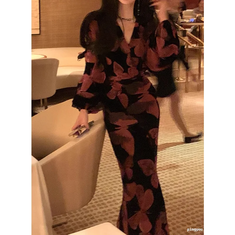 Retro Elegant Young Rich Woman French Velvet Dress Women's Autumn and Winter New Style Skirt 2024