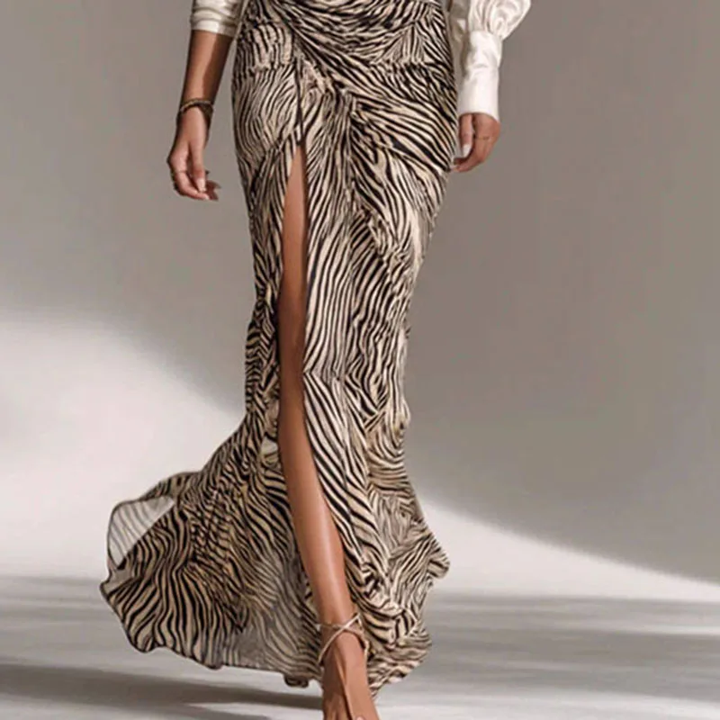 

Сексуальный полый топ с разрезом на шее + макси-юбка с высоким разрезом, комплект из двух предметов, женские атласные наряды в полоску с принтом, осенний плиссированный костюм с длинными рукавами