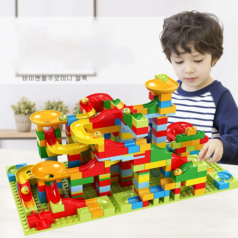 Vendita calda Marmo Race Run Blocks Labirinto Palla Pista Blocchi di costruzione Imbuto di plastica Scivolo Assemblare Mattoni fai da te Regalo per bambini