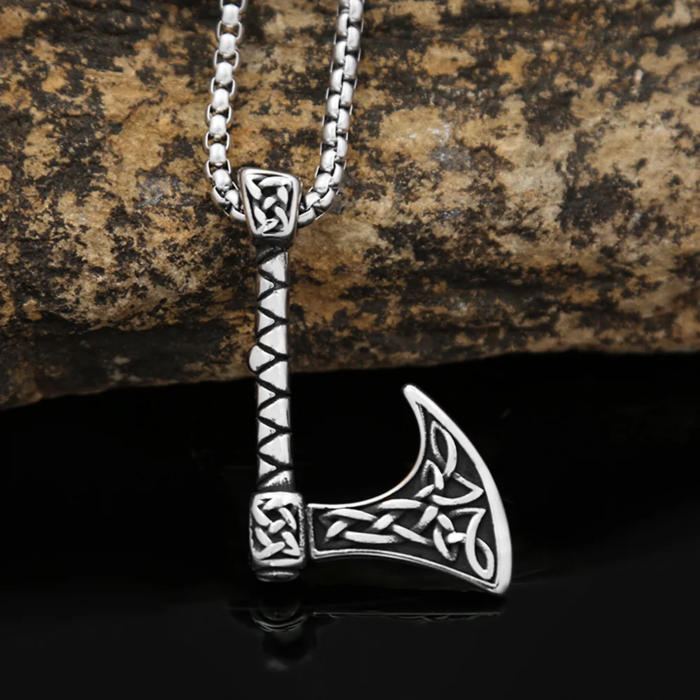 

100pcs/lot best-selling stainless steel men's necklaces, trendy and fashionable titanium steel long handled axe pendant jewelry