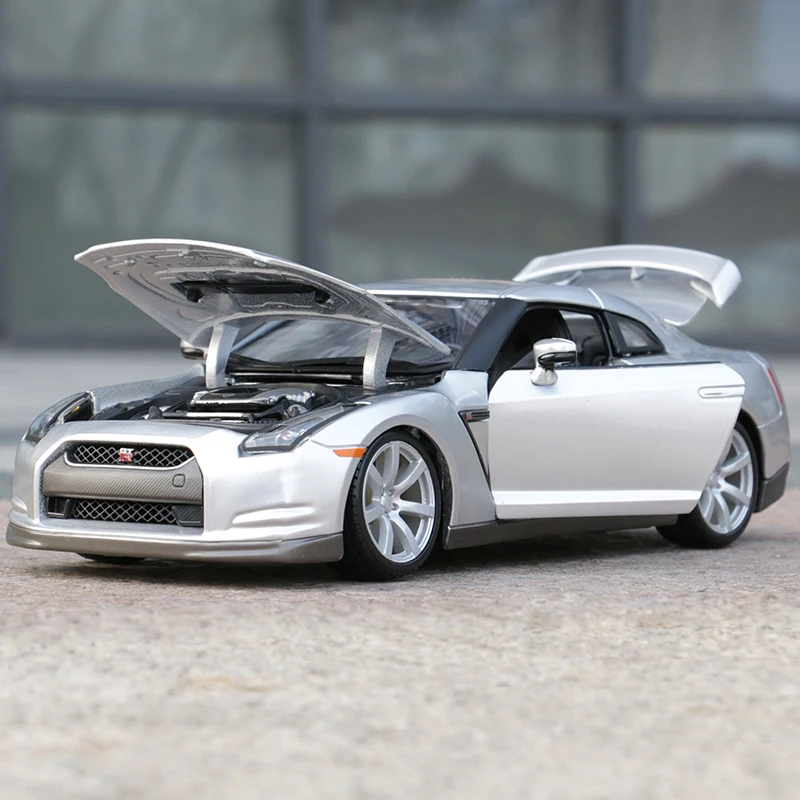 

1:18 2009 Nissan GT-R R35 Alloy Car Model Diecast Metal Toy Vehicles Car Model High Simulation Collection Gift