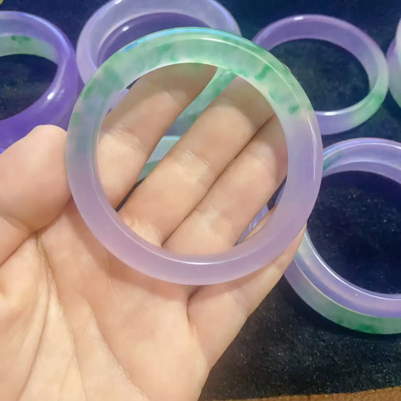 

Hetian jade bracelet spinach green round strip young clear water jasper beauty strip for girlfriend