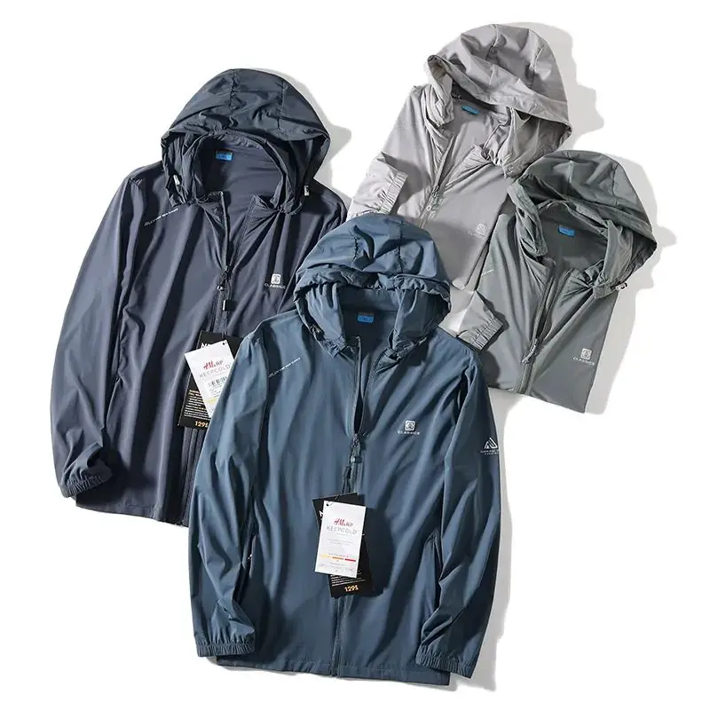 سترة Qui-Drng خفيفة الوزن وقابلة للتنفس للرجال في الهواء الطلق مع قبعة قابلة للفصل للسفر في الصيف ملابس للحماية من الشمس