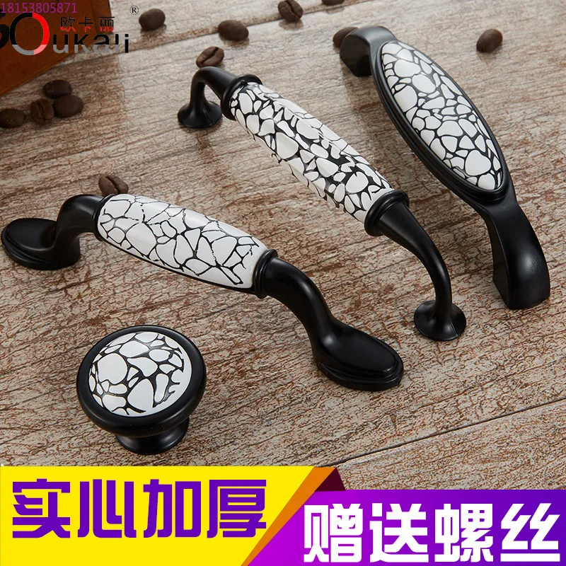 

Weighted sub-black black engraving ceramic handle black crack ceramic, warm personality