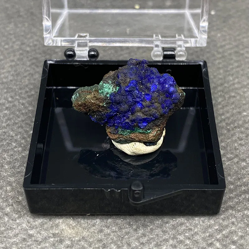 100% natural Azurite coexists with diocks mineral specimen Bead collection+ Box size:35*35*35mm