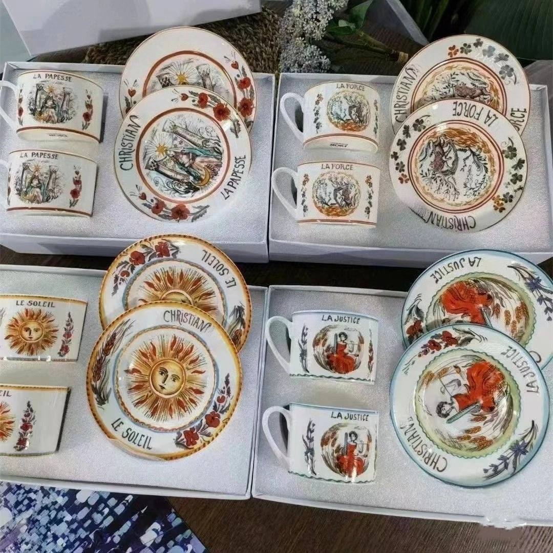 طقم فناجين قهوة وصحون مكون من 2 كوب و2 صحن، طقم فناجين قهوة وصحون صيني على شكل عظمة، علبة هدية.