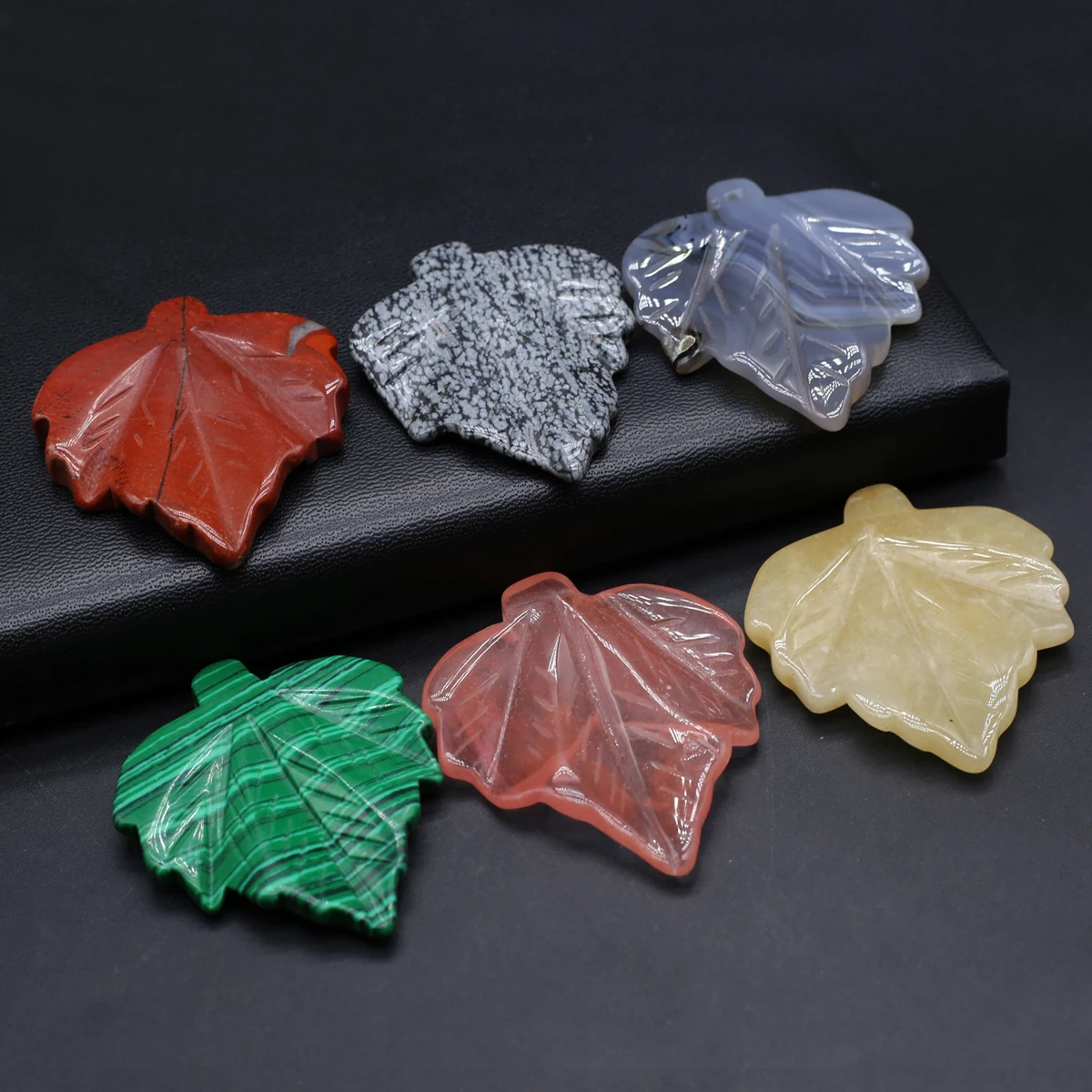 

5PCS Natural Semiprecious Stone Random Color Maple Leaf Shaped Perforated Pendant Jewelry Making DIY Necklace Accessories Gift